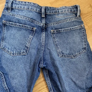 Mid waist jeans! - Blå mid waist jeans från zara!