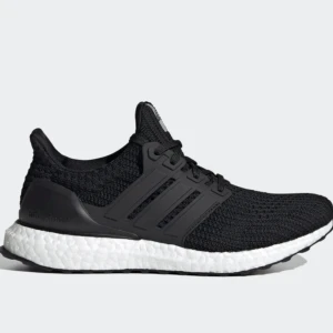 Adidas ultraboost sneakers - Adidas ultraboost sneakers stl 38,5 Säljer pga fel storlek. Använda/testade en gång så i nyskick. 