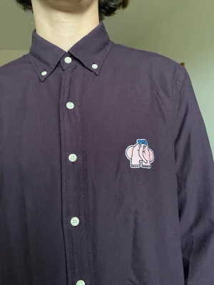 A days march / 5 myror fler än 4 elefanter Large - Nypris: 995kr Storlek: Large Nyskick och använd någon enstaka gång