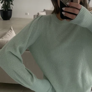 Tröja  - Stickad ljusgrön tröja i fint skick 