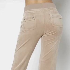 Juicy Couture - Säljer mina juicy couture då jag ej får så mkt användning av dom:) Prid kan diskuteras 🫶💕