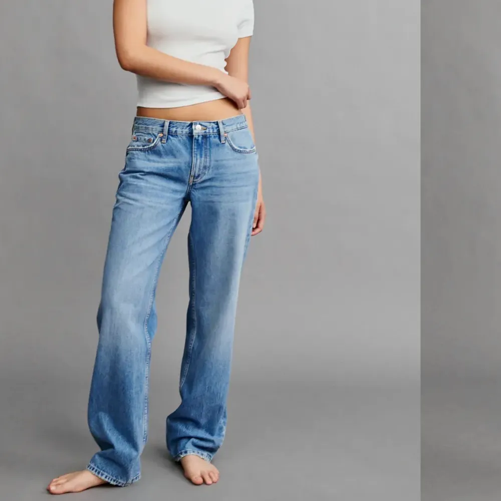 Jeans från Gina använda 2 ggr och är som nya!! Ordinariepris 499 jag säljer för 280kr! Kan skicka fler bilder om så önskas!🫶🏼. Jeans & Byxor.