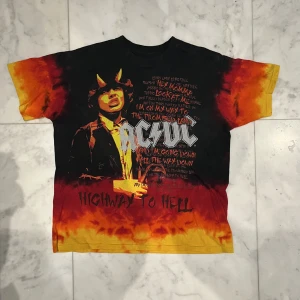ACDC t-shirt - Loose ACDC t-shirt, bra skick, köpt second hand