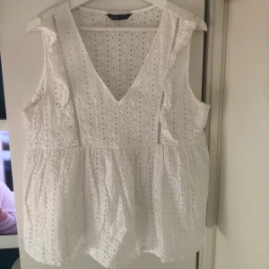 Shein topp - Säljer en super gullig shein top, perfekt till sommaren. Säljer den eftersom den Tyvär är för liten över min byst. 