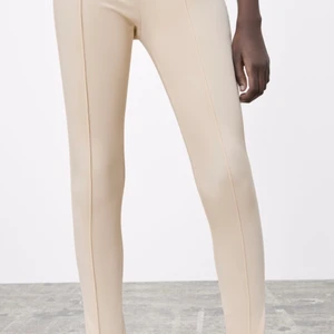 Leggings Zara - Leggings från Zara.                                      Legging hi-rise Skulle säga lite större i storleken Xs