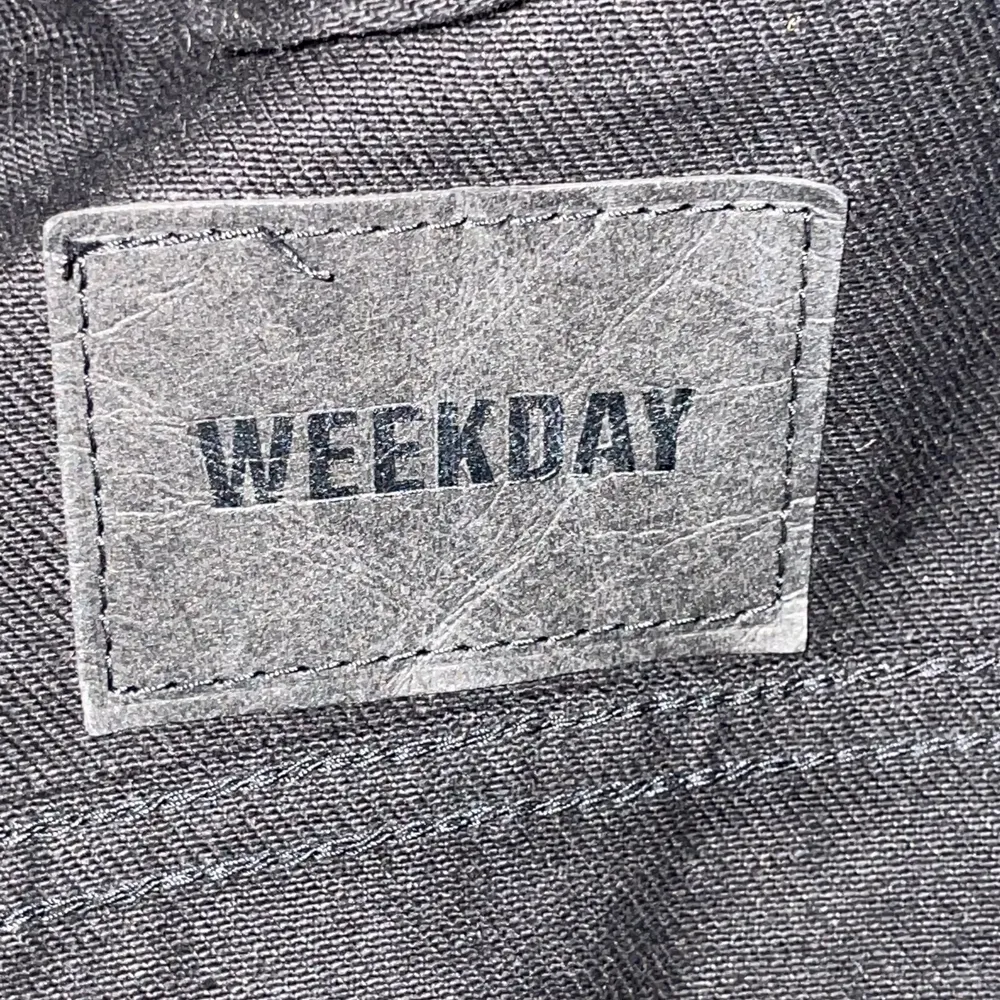 Snygg svart, knappt använd, jeansjacka från Weekday. Storlek XS. Jackor.