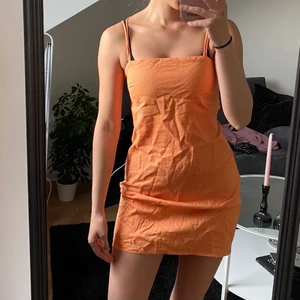 Klänning  - Oanvänd klänning från H&M. Tyvärr lite skrynklig efter som den legat nerpackad 😝 helt ny med lappar kvar 