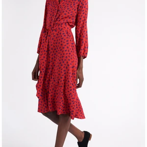 Klänning  - Använd 1 gång  Frakt tillkommer 