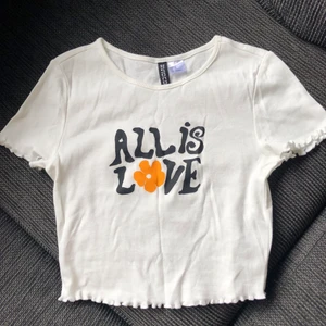 Söt croptop xs - Jättefin croptop i storlek xs som aldrig är använd. 