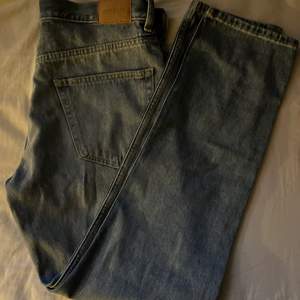 Blåa jeans från Weekday Storlek 33/32 Endast testade!