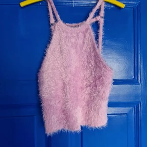 Fluffig topp från Asos.  - Aldrig använd topp. Fluffig med ljuvliga detaljer. Storlek 40. 