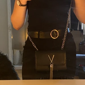 VALENTINO väska  - Säljer min valentino väska i jätte bra skick ser nästan helt ny ut 