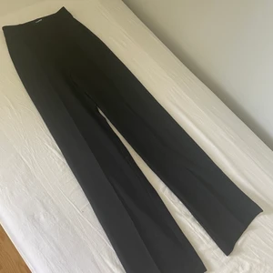 Kostymbyxor  - Helt nya kostymbyxor, prislapp kvar! Ej använda pga fel storlek. Nypris 300 kr. 