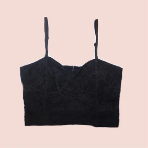 Topp i spets  - Helt ny och köpt från Humana 