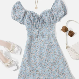 Sommarklänning  - Blå sommrig klänning str M, aldrig använd💕 150kr inklusive frakt