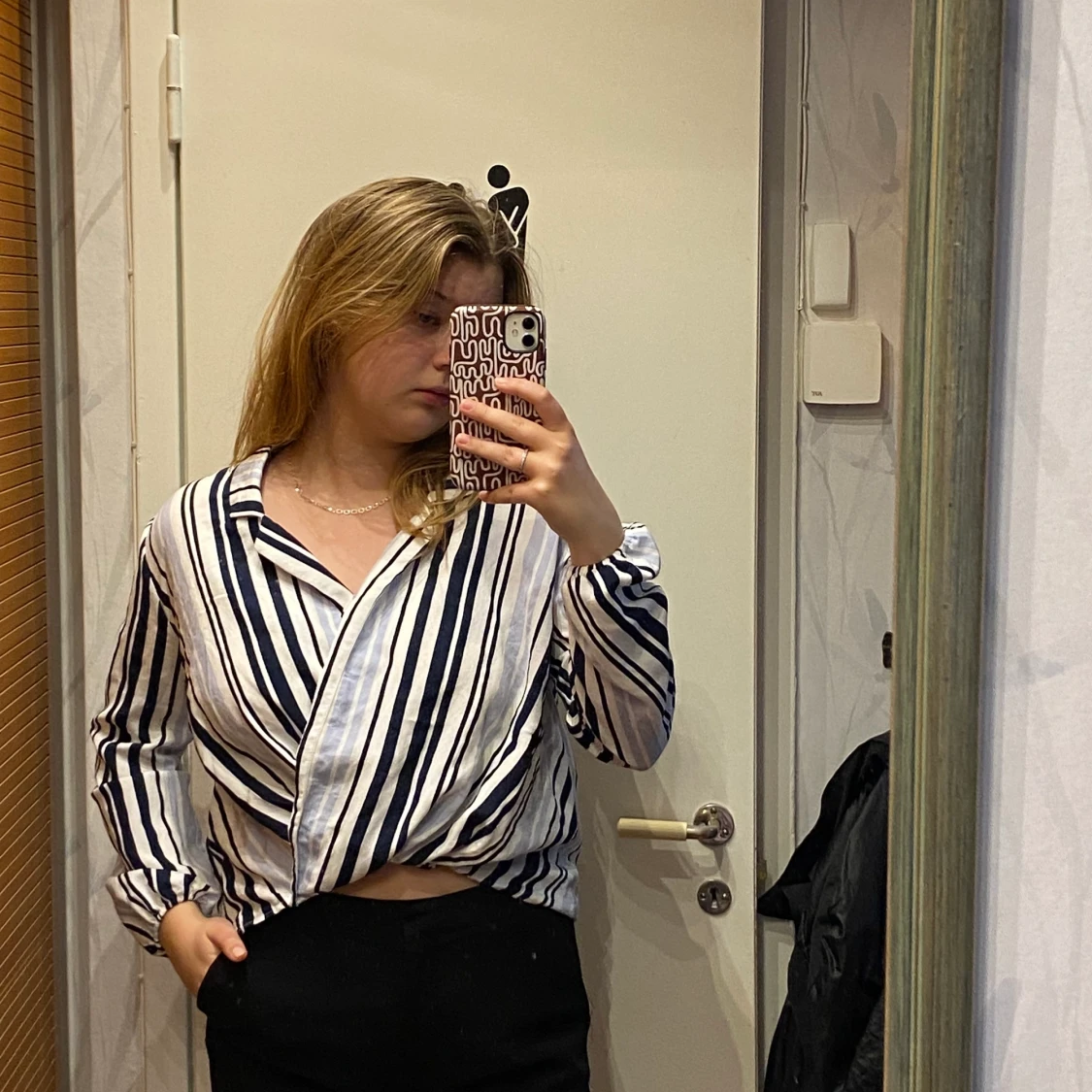 Blå och vit randig blus med urringning - 91