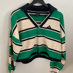 Ielts Frans sweater  - Iets Frans sweater, worn only once so perfect condition. I am moving in a week, so all prices are negotiable. I have many more items available so send a PM of you’d like to come see them in person (in Stockholm). Feel free to reach out for more information or pictures🌸 #ieltsfrans #urbanoutfitter #sweater #summer 