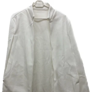 Öppen tröja - Morsan fick den här jätte länge sen men hon vet inte vart den är ifrån. Hon har använt den 2 gånger men sa åt mig att sälja den för hon inte känner att det är någonting för henne. Jätte bra skick. 