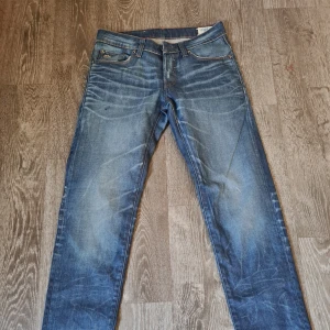 G-Raw 3301 herrjeans - Ett par G-Raw 3301  herrjeans i väldigt bra skick. Stolek 34