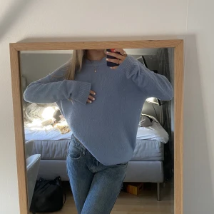 Blå stickad tröja - Säljer denna blåa stickade tröja💕💕