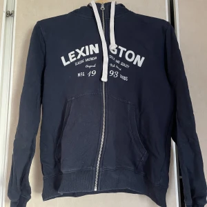 Lexington Mjukisjacka - Mjukisjacka av märket Lexington. Storlek L. Använd ett fåtal gånger💕