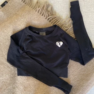 Träningstopp från Womens Best  - Säljer min träningstopp från Womens Best då den är lite för liten för mig! 🤍