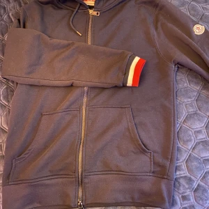 Kofta  - Äkta moncler kofta