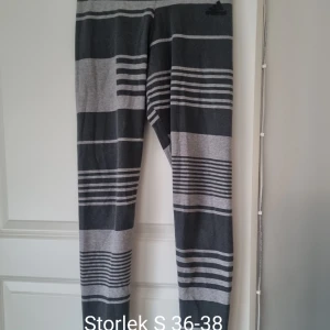 Träningstights från Adidas - Använda några gånger.