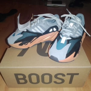 Hela nya yeesy boost 700 - Helt oanvända 