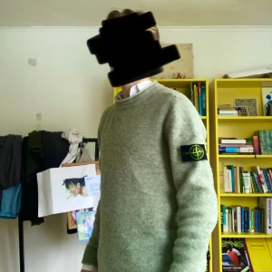 Stone Island storlek S - Säljer min i princip nya Stone Island tröja. Den är grå med en nyans av grön även om det inte går att se så bra på bilden. Använd 4-5 gånger och köpte på NK för 4200 Priset kan diskuteras vid snabb affär. 