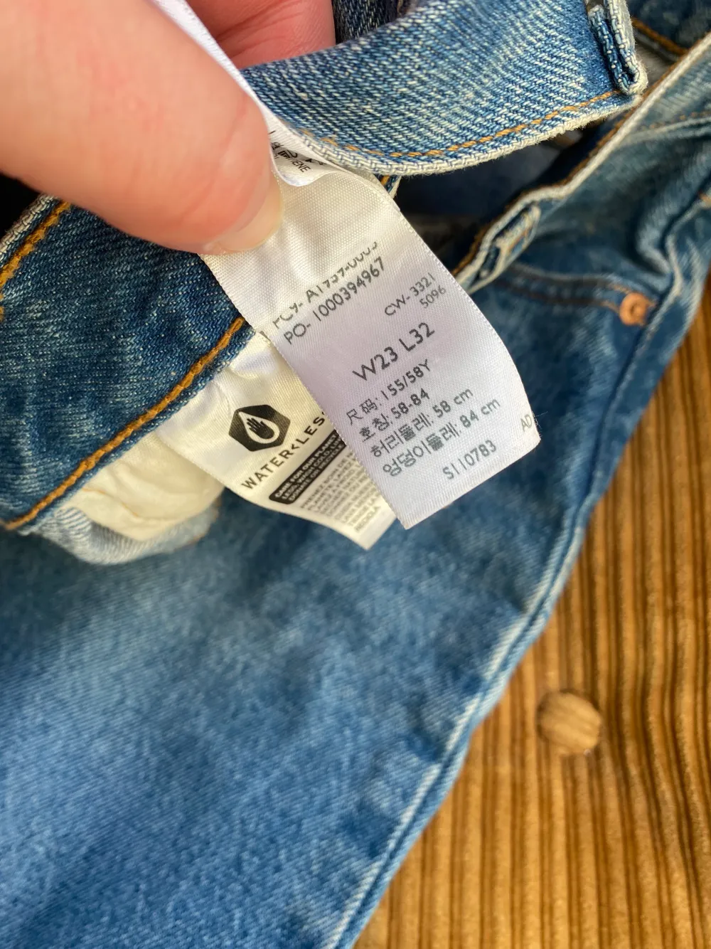 Helt nya oanvända Levis 501 jeans lite större i storlek tycker jag men 23/32. Jeans & Byxor.
