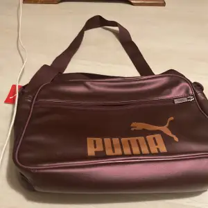 En puma väskan oanvänd bredd 40cm höjden 30 cm