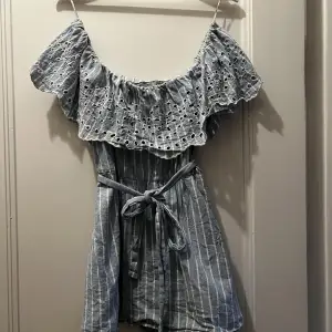 Superfin byxdress (ser ut som en klänning framtill) från Zara. Har varit en stor favorit länge därav använt men absolut godkänt skick!  Sitter som en S 