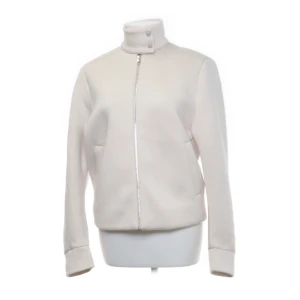 Cos boxy jacket - Säljer min jacka som jag köpte på sellpy då den inte riktigt passar mig. Jackan är i bra skick, bara använt den ett fåtal gånger