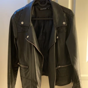 Skinnjacka - Skinnjacka från Soul River. Fint skick.