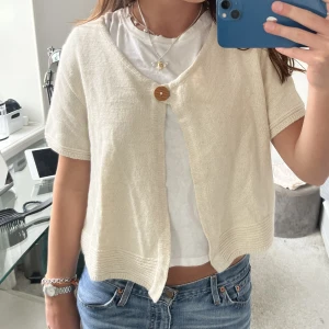 Kofta!   - Så fin kofta som både passar till vardags eller finare tillfällen med en najs topp under❤️