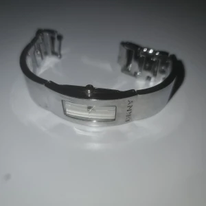 DKNY klocka - En klocka som inte är mycket använd och dyr ♡