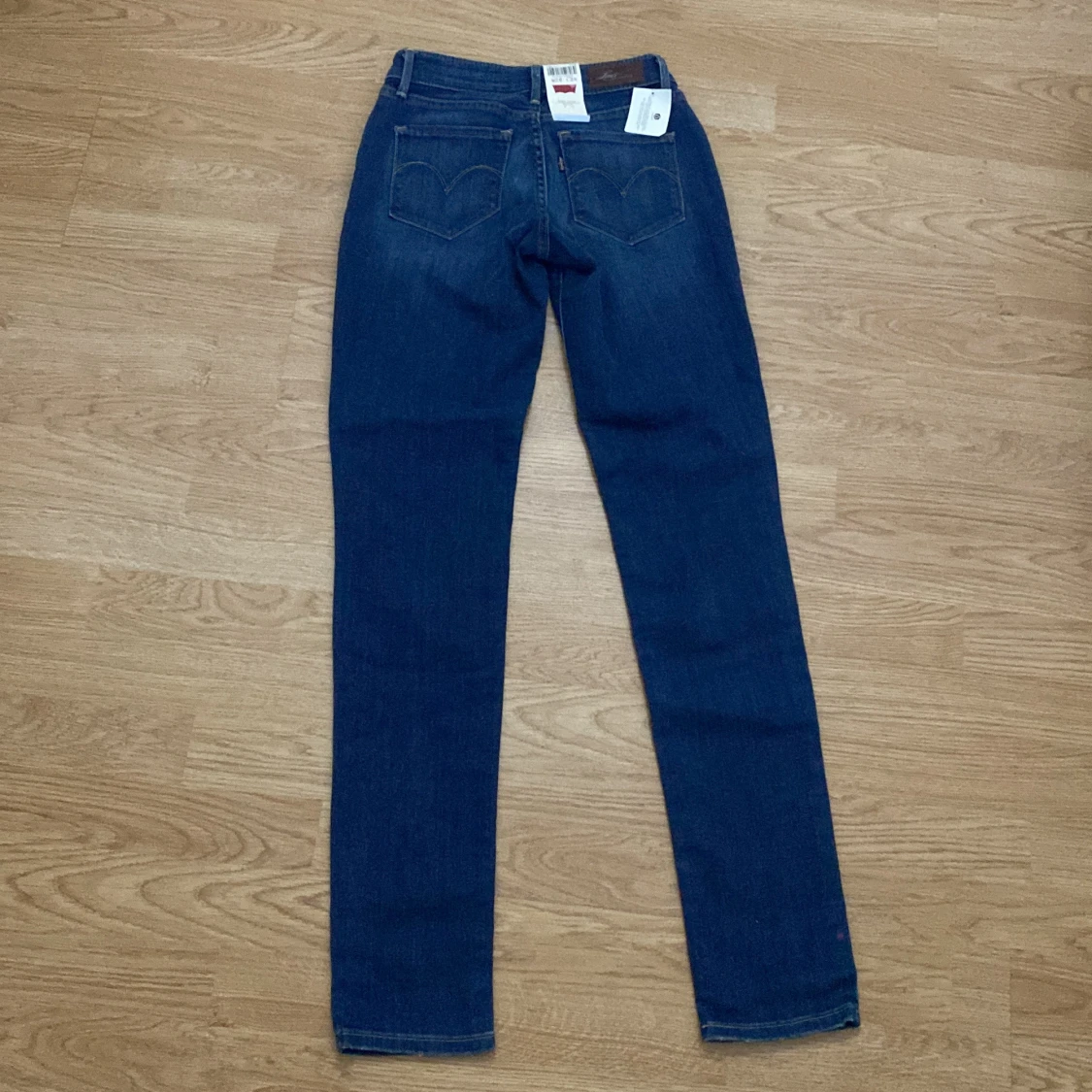 Helt NYA! lågmidjade Levis jeans  - 91
