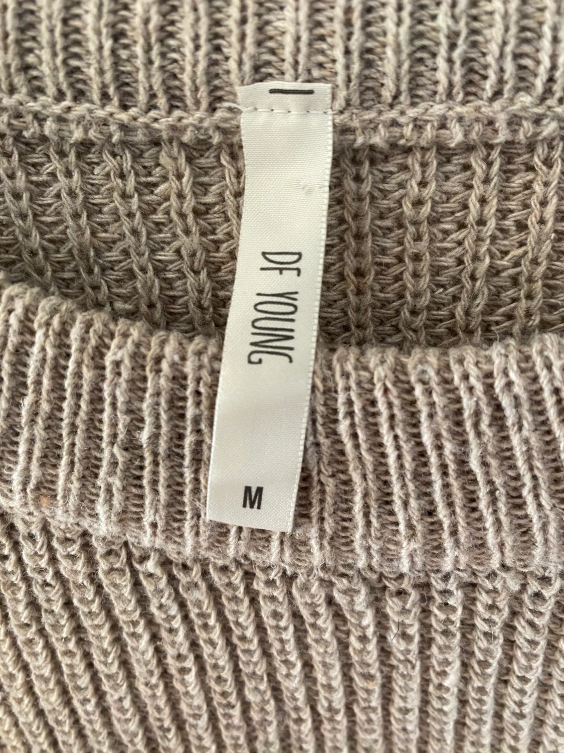 Stickad beige tröja - 90