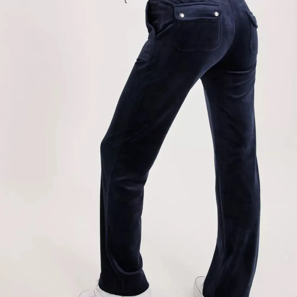 Mörkblåa juicy couture byxor i stl XS! Vill ej byta!. Jeans & Byxor.