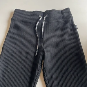 Stronger träningsbyxor  - Använt sällan, inga fläckar eller hål