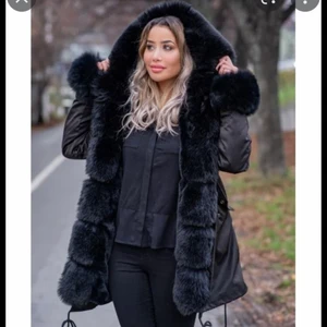 Garoff jacka - Säljer min garoff jacka me fake päls storlek xs!  Nypris: 2500  Mitt pris: 1500