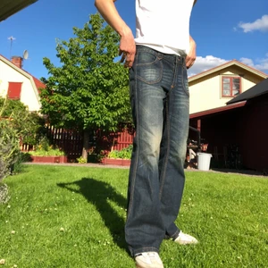 Bootcut jeans - Bootcut jeans köpta här på plick. Det står 32/32 men skulle säga att de är något mindre.