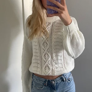 Vit stickad tröja - Stickad vit tröja i storlek xs. Från na-kd. Aldrig använd, ny skick. 💓
