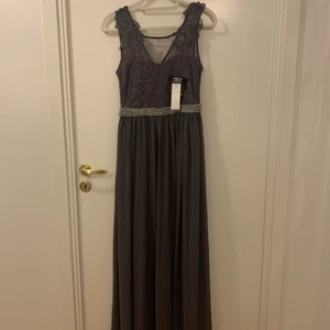 Festklänning - Helt ny festklänning i storlek 38