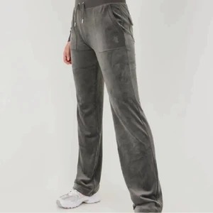 Juicy byxor - Vill byta mina juicy byxor i färgen top hat storlek XS mot ett par i XXS. Knappt använda och ser ut som nya!💓 Måste inte vara i samma färg😍 Skriv till mig om du är intresserad🙌