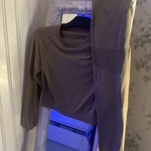 Tränings set - Pris kan DISKUTERAS då loggan på tröjan har blivit utnött. Andvändt fåtal gånger. 