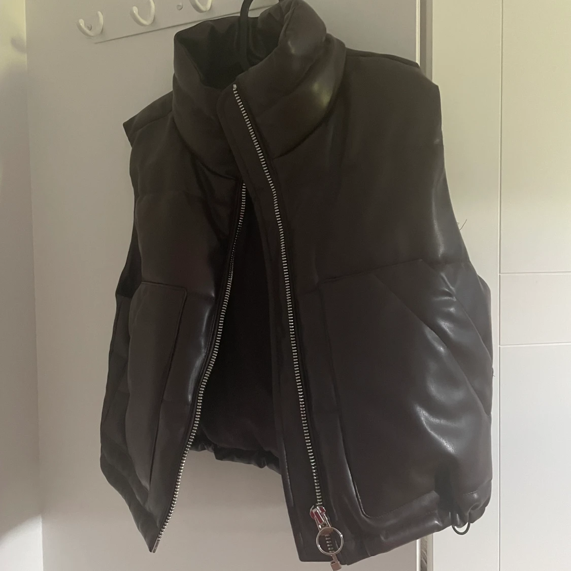 Brun skinnväst pull and bear