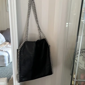 Tiamo väska  - Timoväska, säljs då den inte längre används, priset är fast och kan inte diskuteras då många är intresserade😊