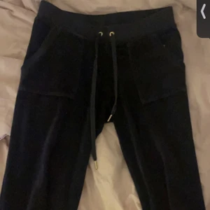Juciy couture byxor i storlek s !äkta! - Jag vill byta ett par mörk blåa juciy byxor mot ett par svarta elr gråa i storlek xs elr xxs 